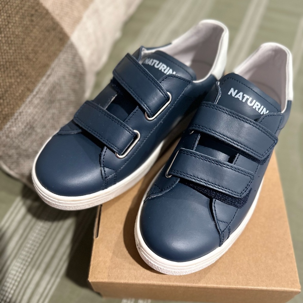 Boys leather sneakers in excellent condition